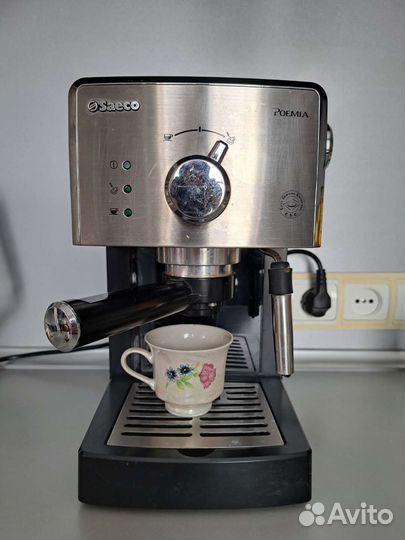 Кофеварка рожковая Saeco Poemia