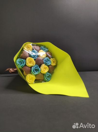 Шоколадные Розы и Сердца - 19 шт в Букете