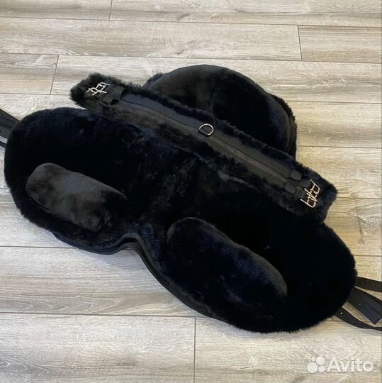 Меховое седло на лошадь