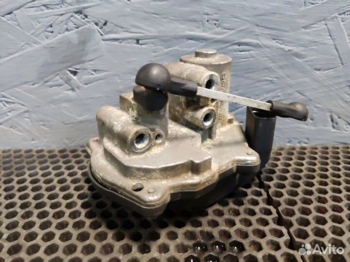 Механизм изменения геометрии впускного коллектора