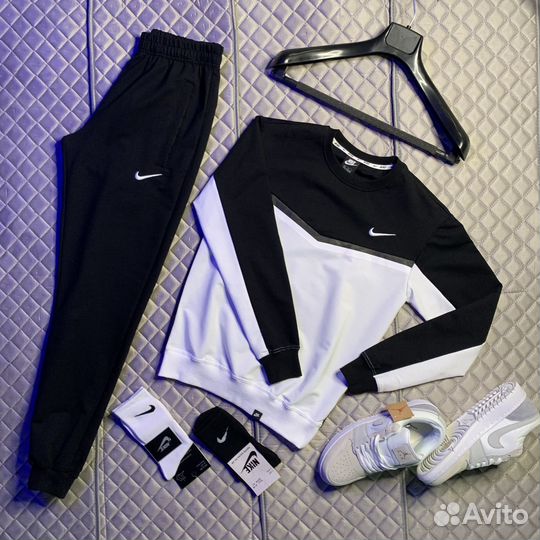 Спортивный костюм Nike оригинал новый