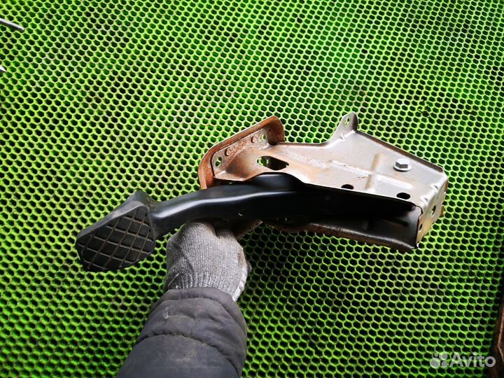 Педаль тормоза на Шкода Октавия А5 04-13 1,6л мкп