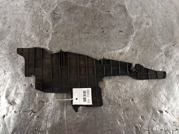 Дефлектор радиатора левый Toyota Rav4 30 2006-2009