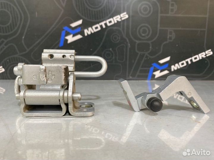 Петля двери задняя левая Volkswagen Passat B5 AMX