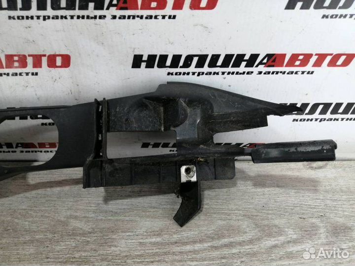 Накладка петли капота правая Ford Focus 2 1.6 2008