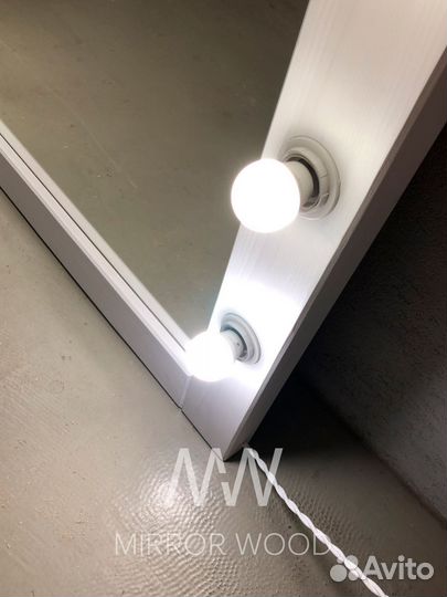 Зеркало с подсветкой большое
