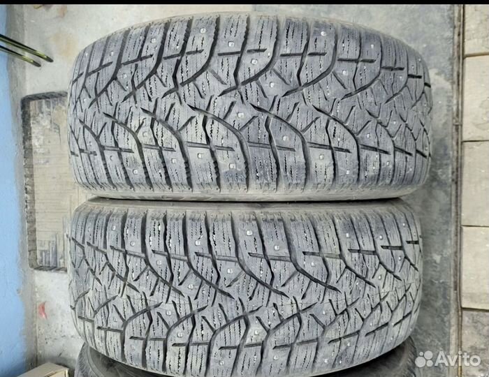 Bridgestone Blizzak Spike-02 215/50 R17 95V