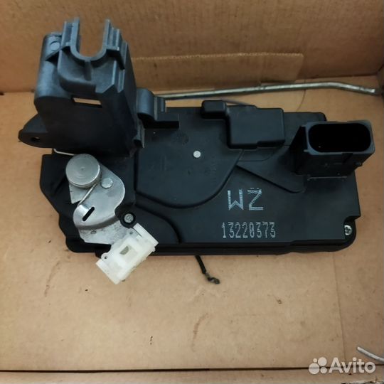 Замок на левую заднюю дверь опель зафира б