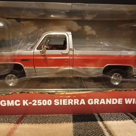 GMC K-2500 Sierra 1984 1:18 Greenlight