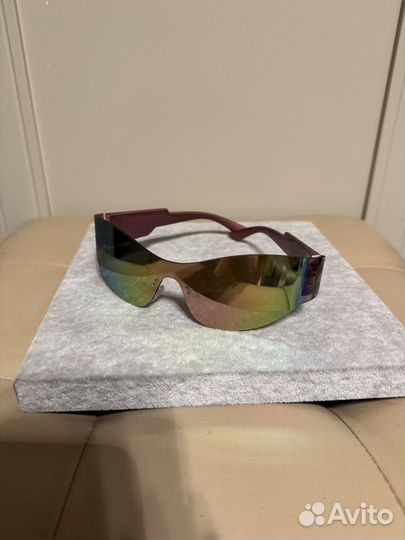 Солнцезащитные очки разные