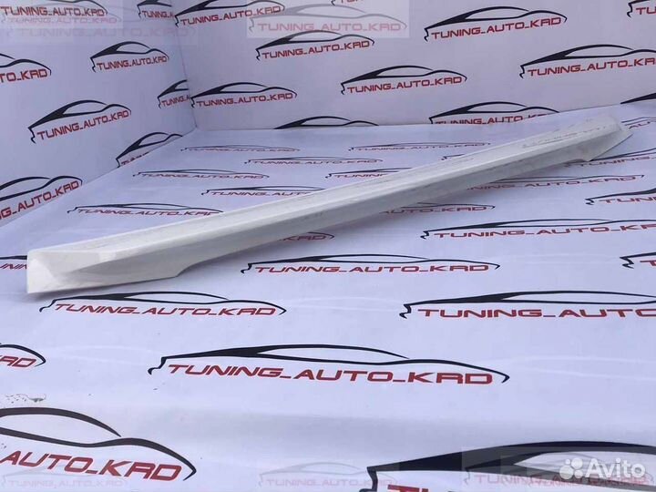 Спойлер под стекло Toyota Land Cruiser 200 T7542