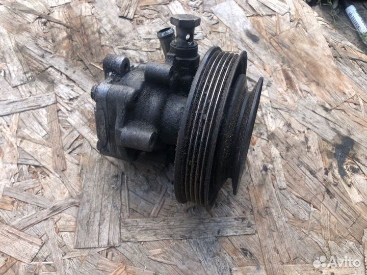 Насос гидроусилителя руля Volkswagen Passat APU