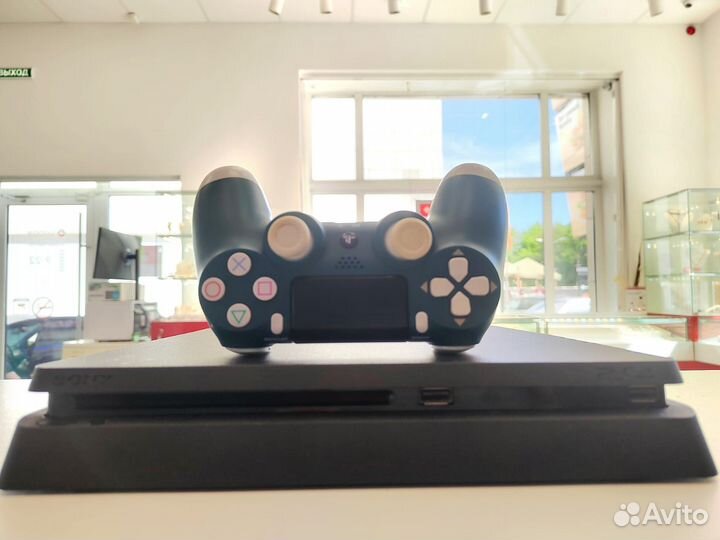 PlayStation 4 slim 1 TB