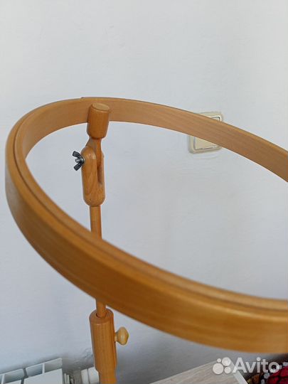 Станок -держатель для вышивания диаметром 26 см