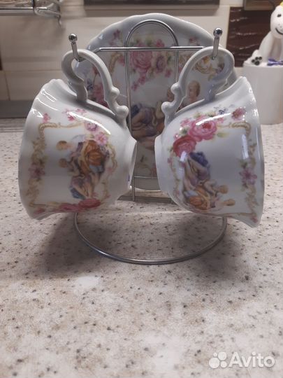 Фарфоровый чайный сервиз