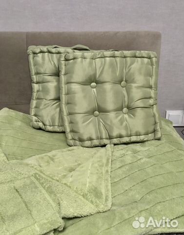 Плед и декоративные подушки