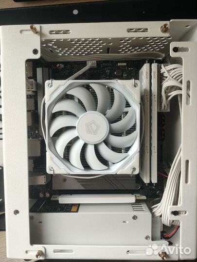 Игровой пк с монитором и клавиатурой