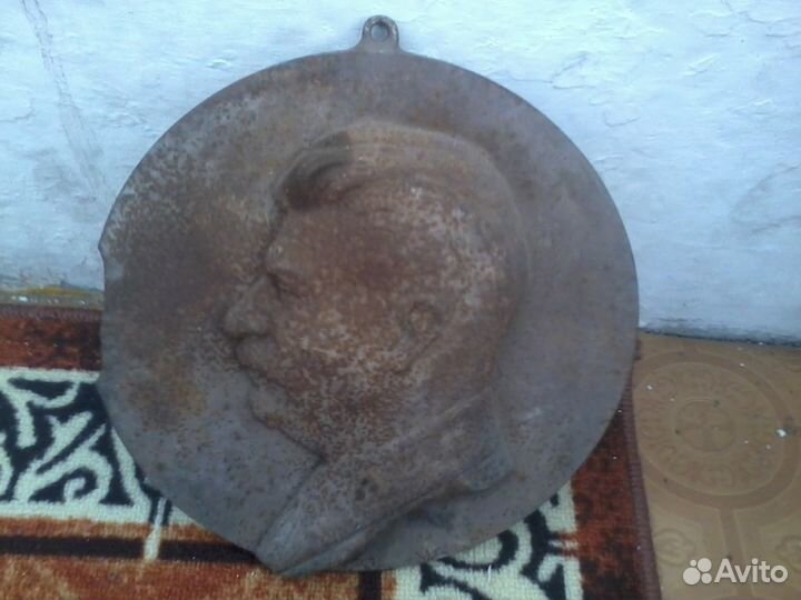 Барельеф Сталина