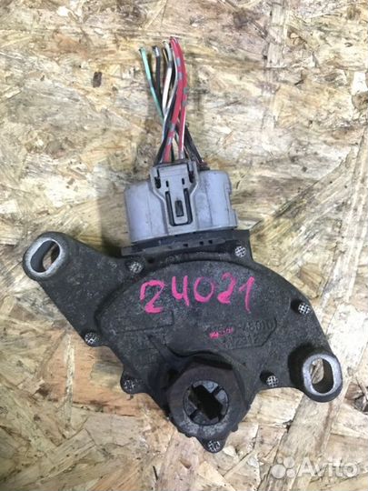 Датчик положения селектора Toyota Avensis AZT250