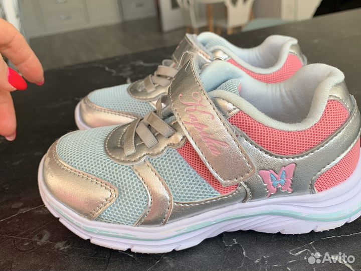 Кроссовки для девочки 26