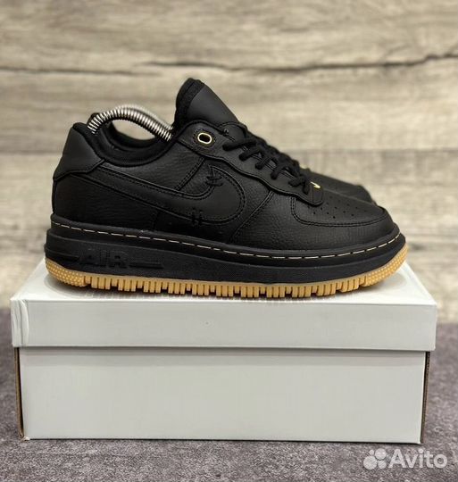 Кроссовки Nike Air Force 1 Luxe