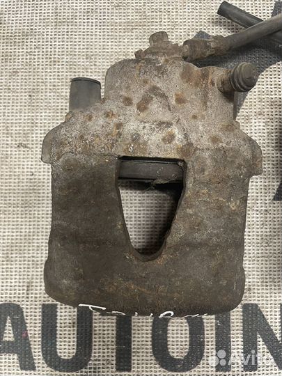 Суппорт передний левый правый Skoda Octavia Tour