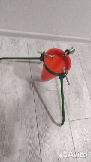 Подставка для ёлки тренога, бу (мкр Щ)