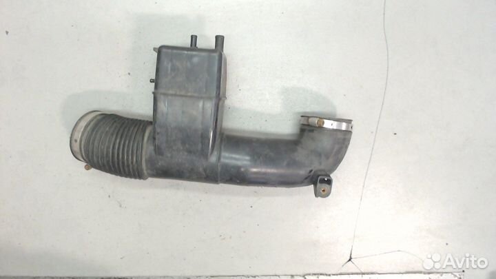 Патрубок воздушного фильтра Toyota Sequoia, 2001