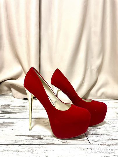 Туфли женские на высоком каблуке 43 р
