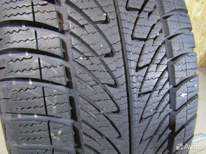 Goodyear UltraGrip 8 225/40 R18
