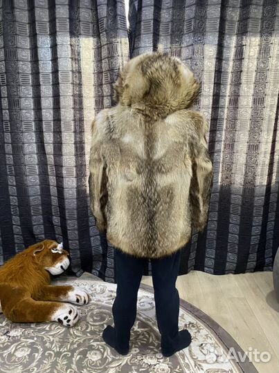 Волчья шуба с капюшоном