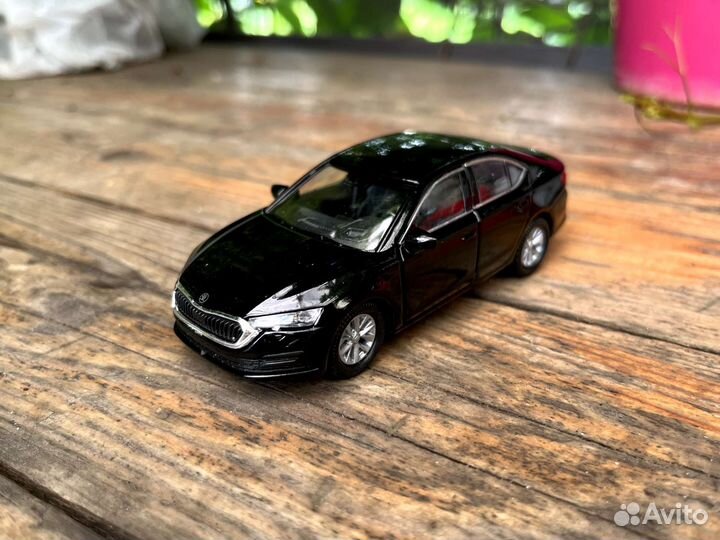 Welly масштаб 1:34 Skoda Octavia