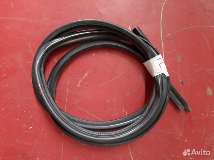 Уплотнитель проема двери Nissan Almera N16 хэтчбек