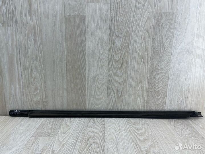 Молдинг стекла двери передний левый Hyundai Ix35