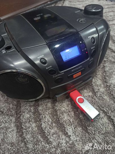 Музыкальный центр Hyundai (на запчасти)