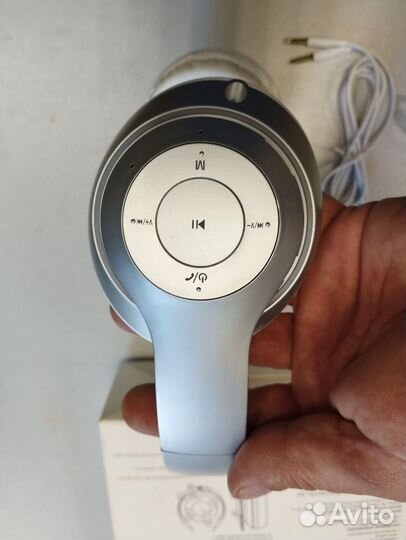 Беспроводные наушники- гарнитура