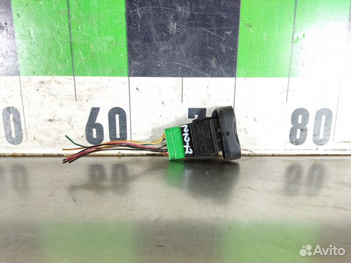 Кнопка центрального замка Renault Logan 2005 2014