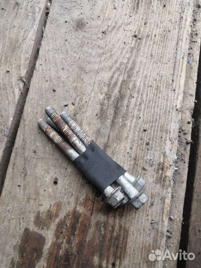Болт компрессора кондиционера солярис 1 рио 3