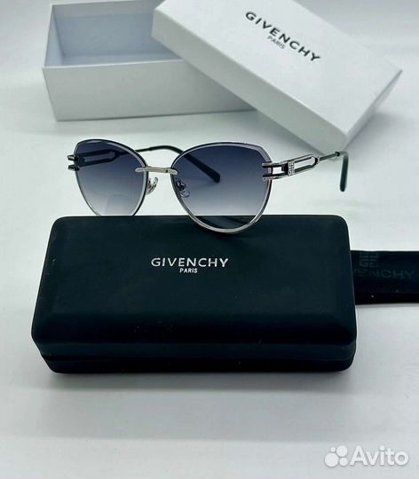 Женские солнцезащитные очки Givenchy