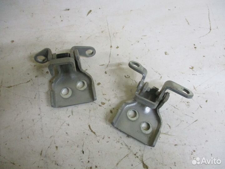 Петля двери Форд Фиеста мк5 (2008)