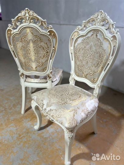 Стол и стулья