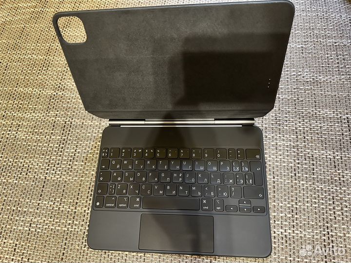 Magic Keyboard iPad Pro (1-е поколение)