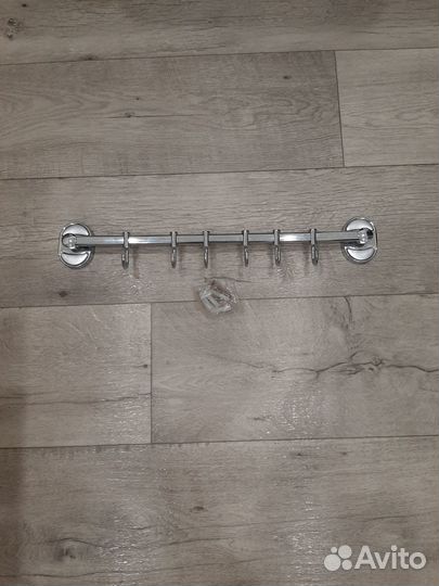 Вешалка хромированная для ванной с крючками