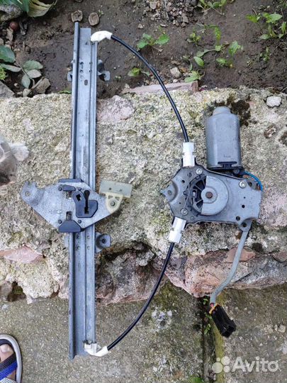 Стеклоподъемник правый на Ниссан примера п 11