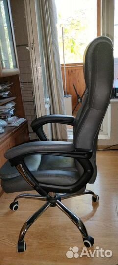 Офисное кресло