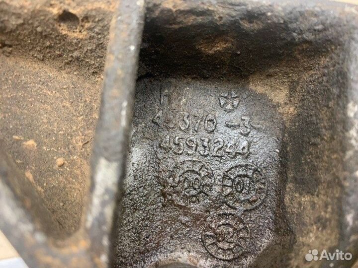 Кронштейн двигателя правый Chrysler 300M EGG 3