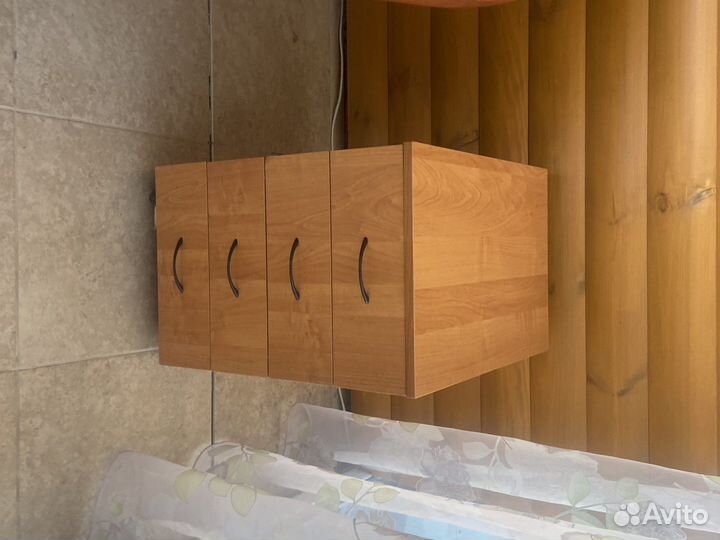 Тумбочка с колесами