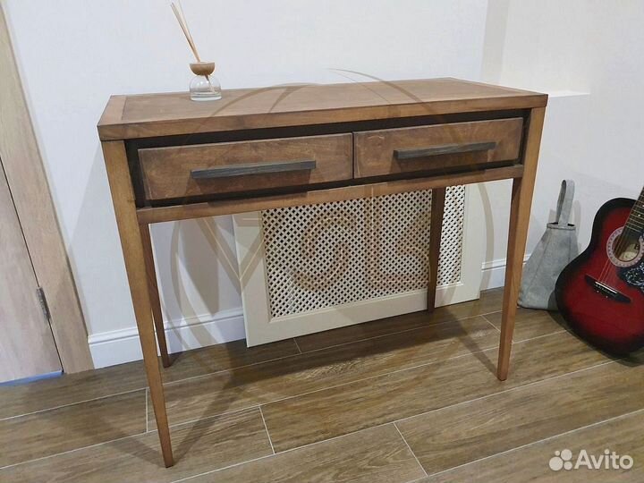 Консоль, туалетный столик