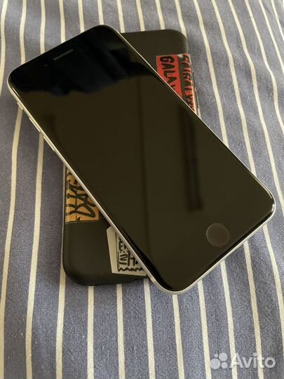iPhone SE (2020), 128 ГБ