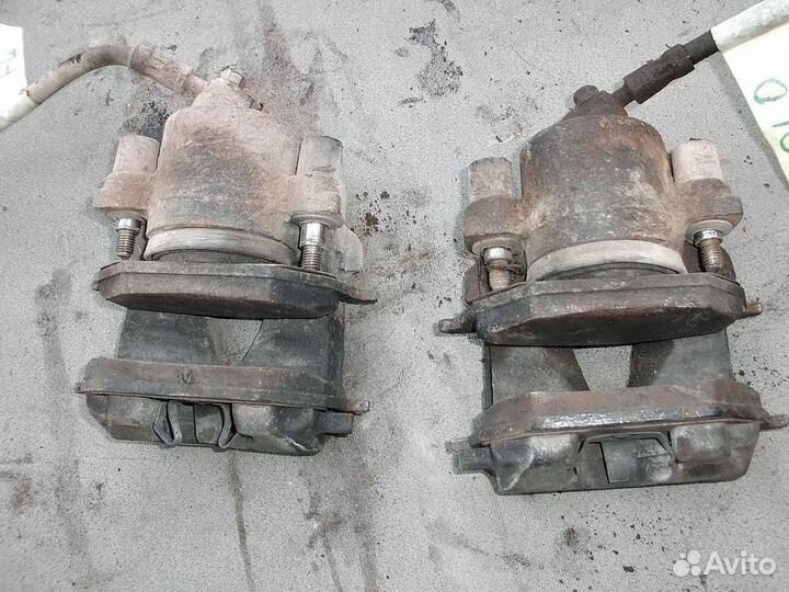 Суппорт передний VW Polo 04г 1.4 16кл